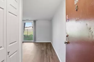 3302 Huntley Sq Dr, Temple Hills, MD 20748 - Photo 4