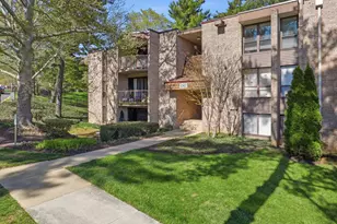 3302 Huntley Sq Dr, Temple Hills, MD 20748 - Photo 2