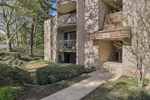 3320 Huntley Sq Dr, Temple Hills, MD 20748 - Photo 2