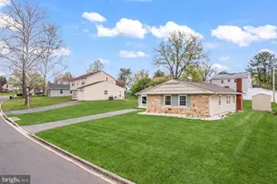 15717 Presswick Ln, Bowie, MD 20716 - Photo 2