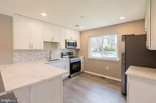 402 Warburton Oaks Dr, Fort Washington, MD 20744 - Photo 2