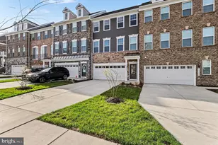 10878 Foxtrot Cir, Upper Marlboro, MD 20772 - Photo 2