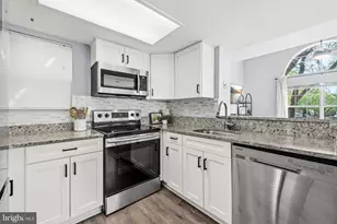 14042 Vista Dr, Laurel, MD 20707 - Photo 10