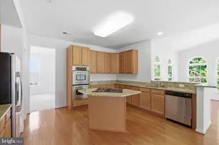 8114 Holly Ln, Clinton, MD 20735 - Photo 4