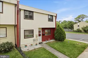 8642 Brae Brooke Dr, Lanham, MD 20706 - Photo 2