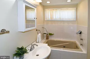 7011 Old Sandy Spring Rd, Laurel, MD 20707 - Photo 18