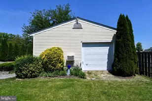 7011 Old Sandy Spring Rd, Laurel, MD 20707 - Photo 32