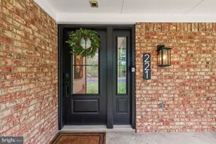 221 Emerald Hill Dr, Fort Washington, MD 20744 - Photo 2