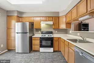 9904 Raintree Way, Clinton, MD 20735 - Photo 4