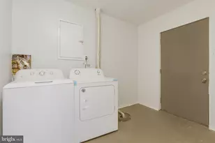 5004 Roanoke Pl, College Park, MD 20740 - Photo 22