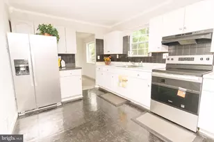 2103 Willowtree Ln, Temple Hills, MD 20748 - Photo 16