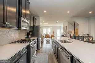 2703 Chelsea Willows Wy, Hyattsville, MD 20782 - Photo 10