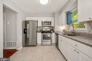 4058 Hanson Oaks Dr, Hyattsville, MD 20784 - Photo 4
