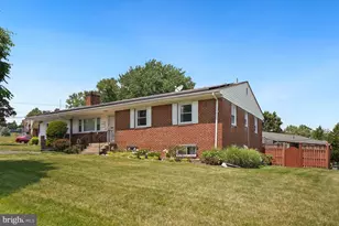 910 Luray Pl, Hyattsville, MD 20783 - Photo 2