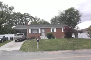 5801 Delta Ln, Suitland, MD 20746 - Photo 2