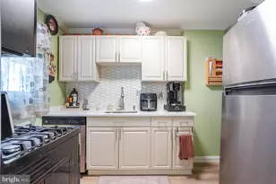 7218 Glenridge, Hyattsville, MD 20784 - Photo 10