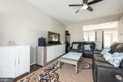 4004 Meadow Trail Lane, Hyattsville, MD 20784 - Photo 6