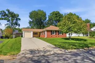 2914 Barrister Ln, Bowie, MD 20715 - Photo 2