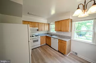 4002 74th Ave, Hyattsville, MD 20784 - Photo 8