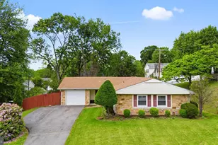 2404 Keyberry Ln, Bowie, MD 20715 - Photo 2