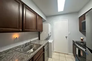 6926 Hanover Pkwy, Greenbelt, MD 20770 - Photo 8