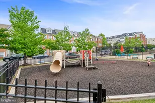 4211 Talmadge Cir, Suitland, MD 20746 - Photo 32