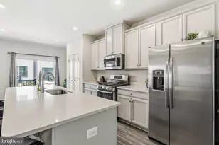 2826 Toles Park Dr, Suitland, MD 20746 - Photo 10