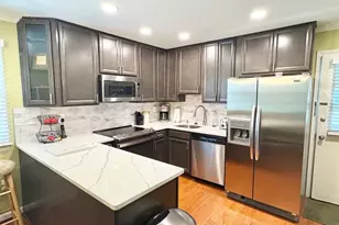 5218 Kenstan Dr, Temple Hills, MD 20748 - Photo 4