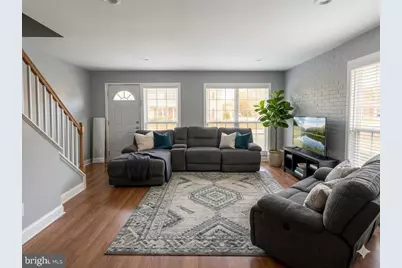 907 E Meadows Court, Oxon Hill, MD 20745 - Photo 2