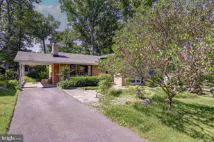 5 Olivewood Ct, Greenbelt, MD 20770 - Photo 2