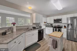 13509 Oaklands Manor Dr, Laurel, MD 20708 - Photo 4