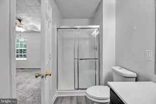 2406 Lemontree Ln, Springdale, MD 20774 - Photo 24