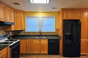 7200 Longbranch Dr, New Carrollton, MD 20784 - Photo 2
