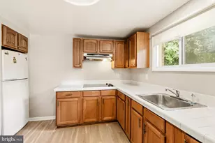 9104 Drake Pl, College Park, MD 20740 - Photo 40
