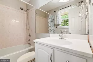 9104 Drake Pl, College Park, MD 20740 - Photo 24