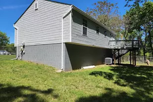 2904 White Pine Ct, Temple Hills, MD 20748 - Photo 2