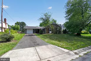 16109 Pond Meadow Ln, Bowie, MD 20716 - Photo 2