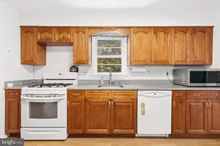 9717 48th Pl, College Park, MD 20740 - Photo 14