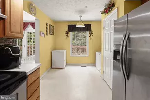 716 Streamside Dr, Bowie, MD 20721 - Photo 10