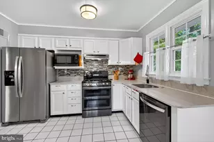 2422 Parkway, Cheverly, MD 20785 - Photo 8