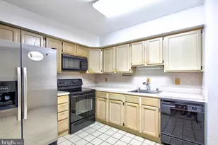 9200 Edwards Way, Hyattsville, MD 20783 - Photo 8