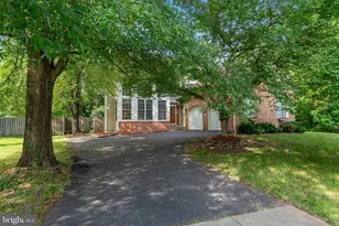 9110 Tallfield Ct, Lanham, MD 20706 - Photo 2