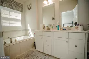 8210 Goldstone Ct, Hyattsville, MD 20785 - Photo 16