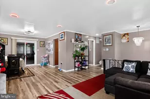 1906 Wintergreen Ct, District Heights, MD 20747 - Photo 4