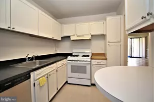 6008 Westchester Park Dr, College Park, MD 20740 - Photo 12