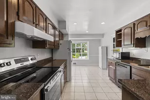 7524 Sweetbriar Dr, College Park, MD 20740 - Photo 10