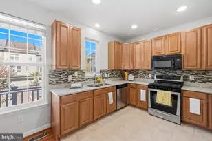 4210 Talmadge Cir, Suitland, MD 20746 - Photo 4