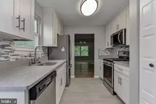 12702 North Point Ln, Laurel, MD 20708 - Photo 4