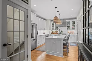 4102 Hamilton St, Hyattsville, MD 20781 - Photo 8