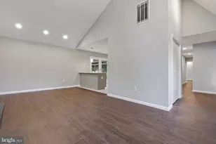 37 Lakeside Dr, Greenbelt, MD 20770 - Photo 2